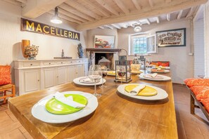 Apartamento, patio, vistas al jardín | Comedor