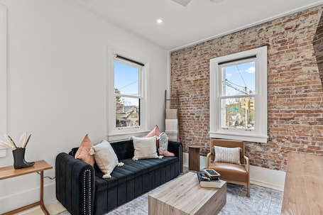 Smart TV. The Main St. Oasis - Heart of Downtown Madison - Steps from Shopping & Dining