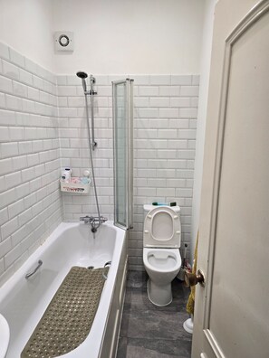 Shared Dormitory, 1 Bedroom, Smoking, Patio | Bathroom - Room-ground Floor two Bedroom Flat (London)
