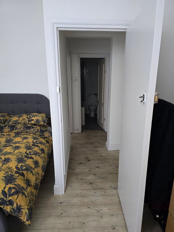 1 bedroom - Room-ground Floor two Bedroom Flat (London)