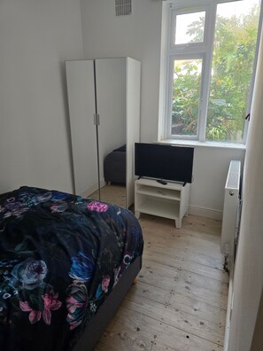 Shared Dormitory, 1 Bedroom, Smoking, Patio | 1 bedroom - Room-ground Floor two Bedroom Flat (London)