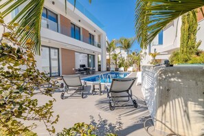 Pool - By The Beach - Aura Villa - Steps from the Beach (Protaras)