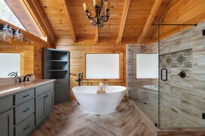Hair dryer, towels, soap, shampoo - Luxury Riverfront Cabin HotTub~Sauna~Game Room! (Ellijay)