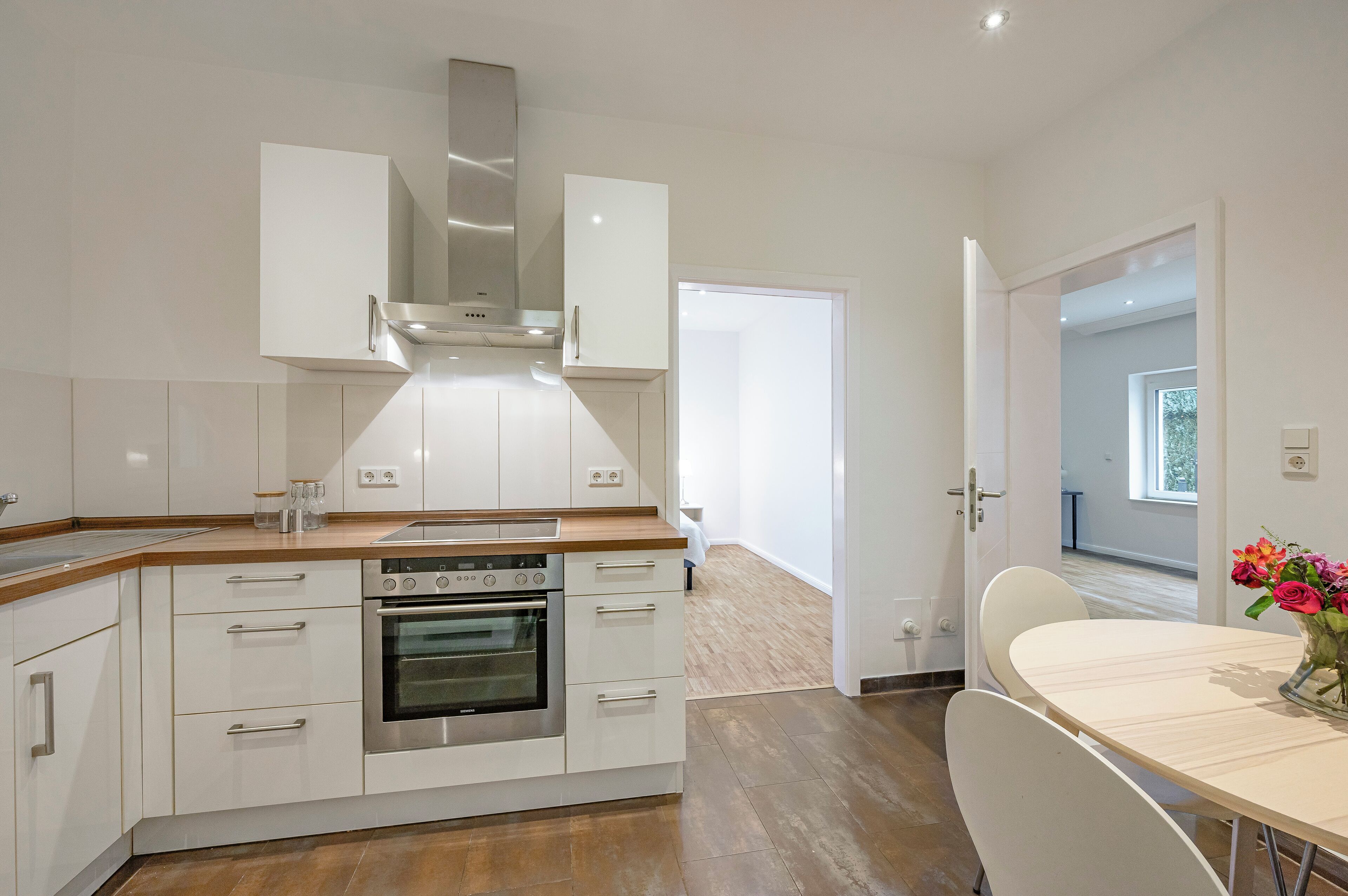 Kühlschrank, Ofen, Herdplatte, Geschirrspüler