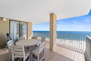 Outdoor dining - Romar Place 806 (Orange Beach)