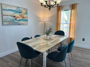 Dining - Near LegoLand -Family friendly 4 bedroom house with games & Pool in Winter Haven (Winter Haven)