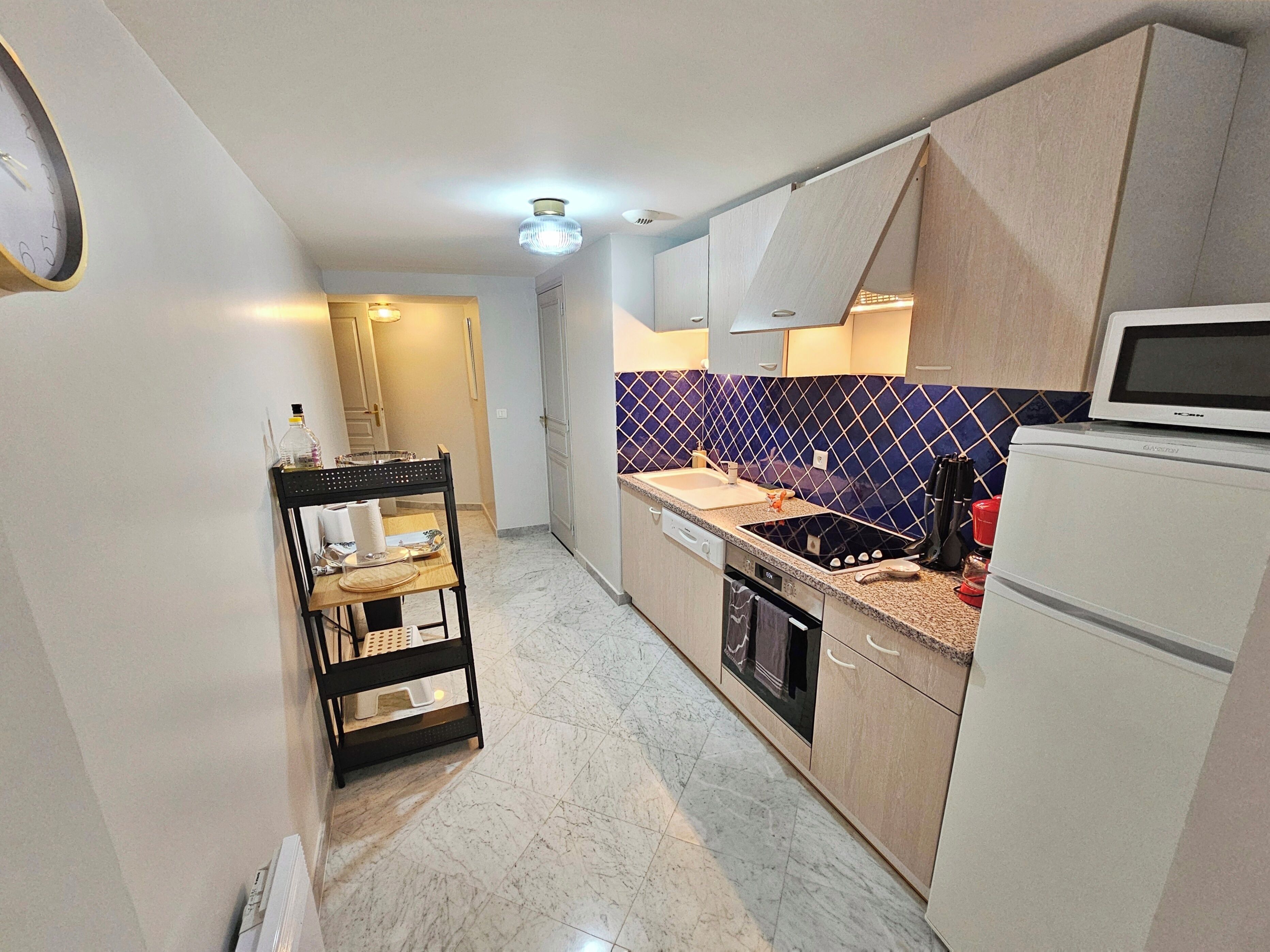 冰箱、微  波炉、烤箱、炉灶