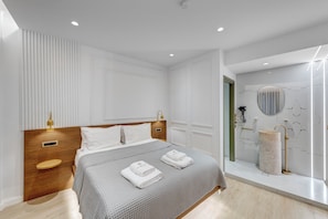 In-room safe, laptop workspace, blackout curtains, soundproofing - Eclectic Syros (Ermoupoli)