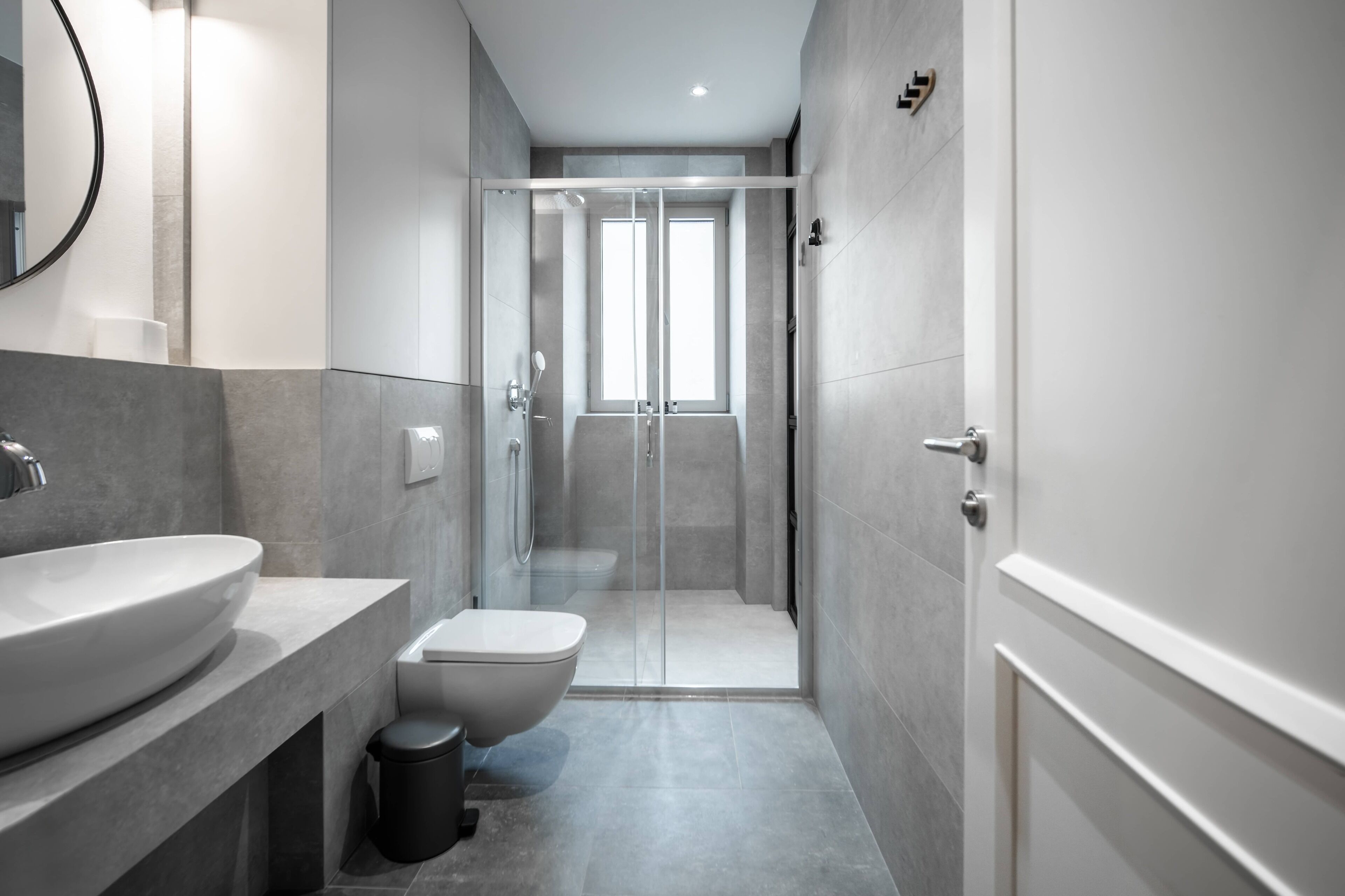 مستلزمات مجانية للعناية الشخصية، مجففات شعر، خف للقدمين، مناشف