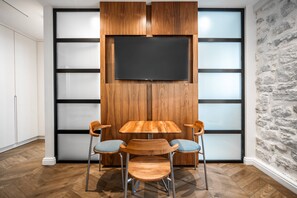 Design-Studio | Zimmersafe, schallisolierte Zimmer, Bügeleisen/Bügelbrett