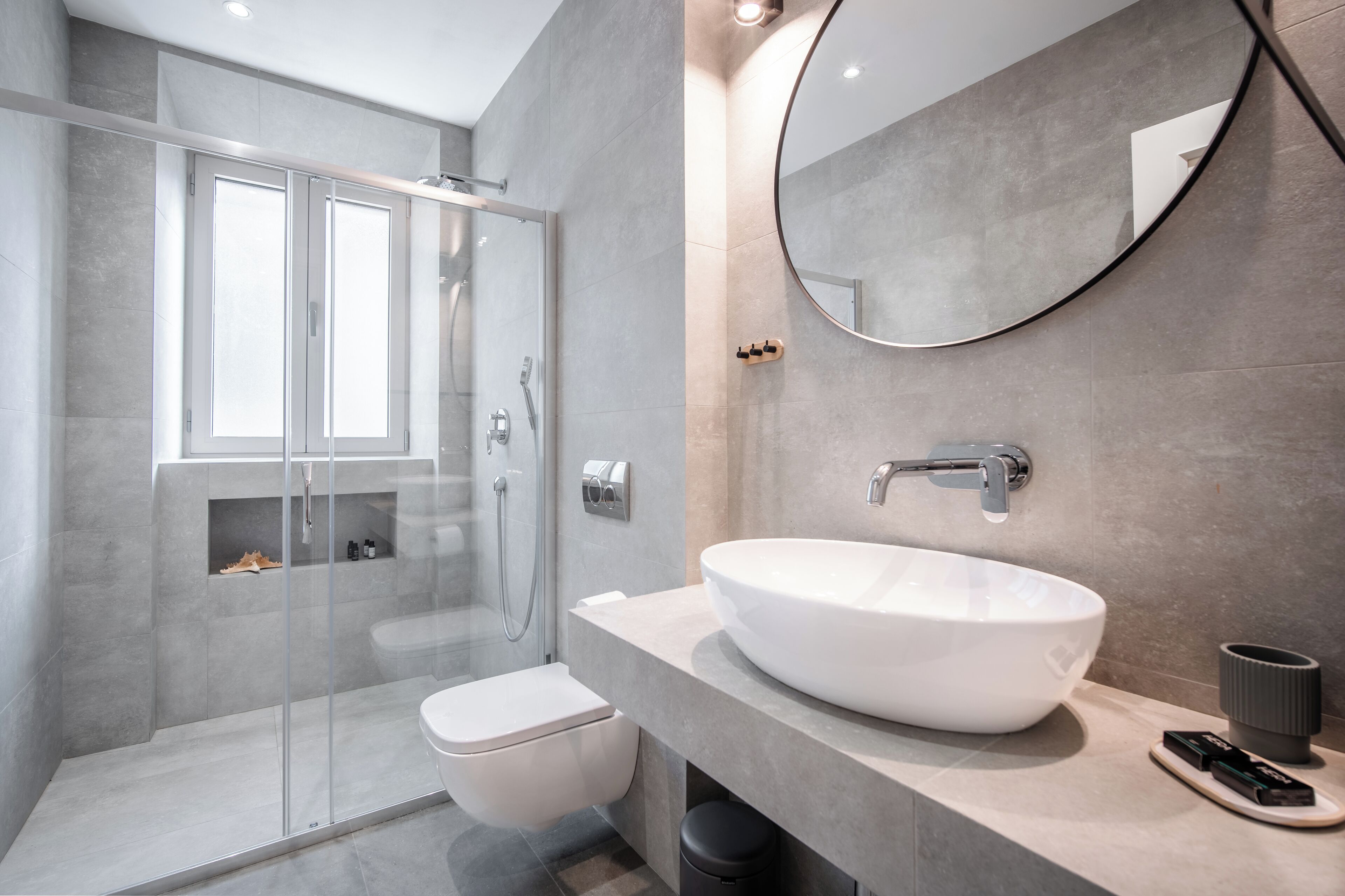Articles de toilette gratuits, sèche-cheveux, chaussons