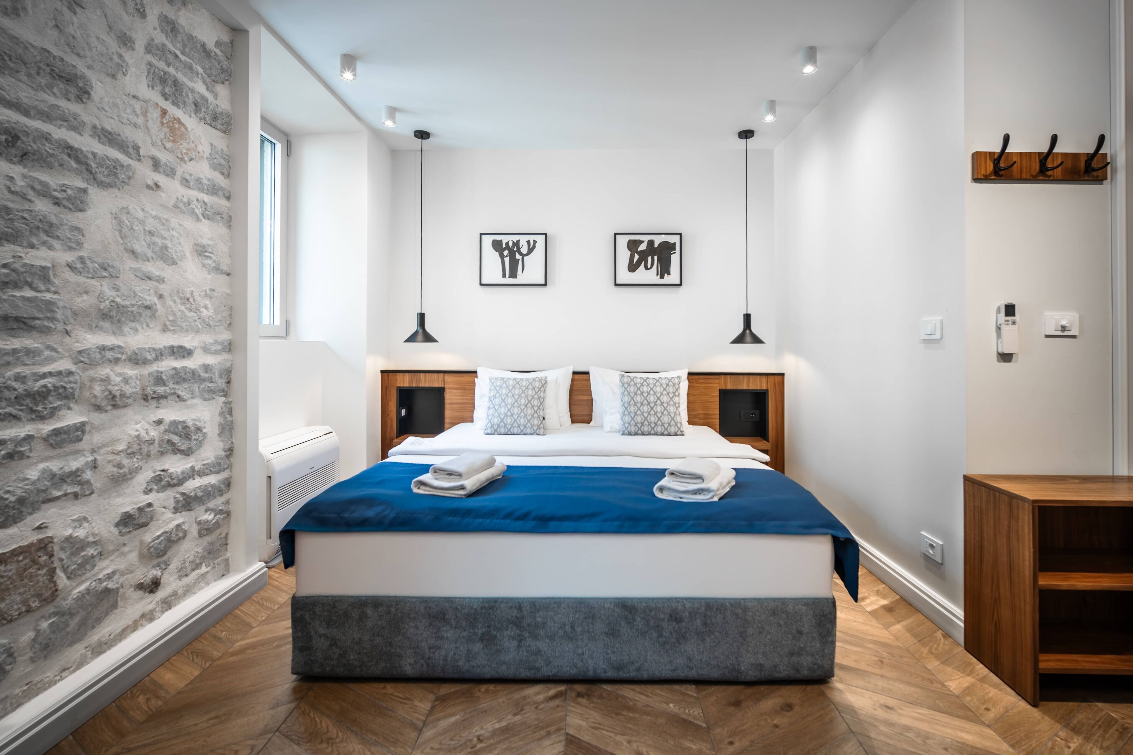 Zimmersafe, schallisolierte Zimmer, Bügeleisen/Bügelbrett