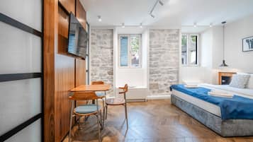 Estudio Confort | 1 habitación, caja de seguridad en la habitación y insonorización