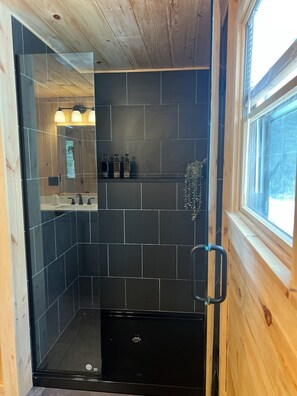 Shower, hair dryer, towels, soap - Modern & Cozy Lakefront Cabin: Rustic Charm and Serene views (Barnstead)