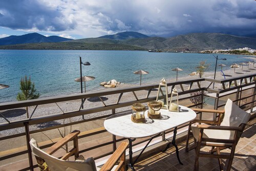 Beachfront ZEN sea view apartment