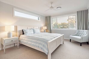 5 bedrooms, free WiFi, bed sheets