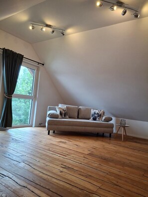 Fernseher, Tischfußball