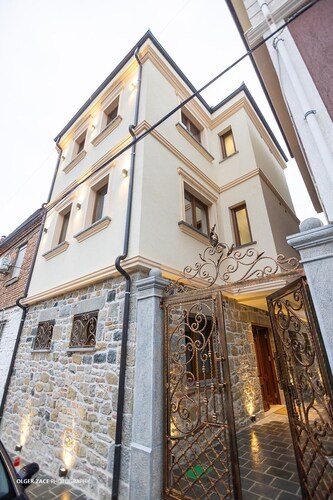 "Moonlight Serenade" is a charming Villa in the historic center of Korça.