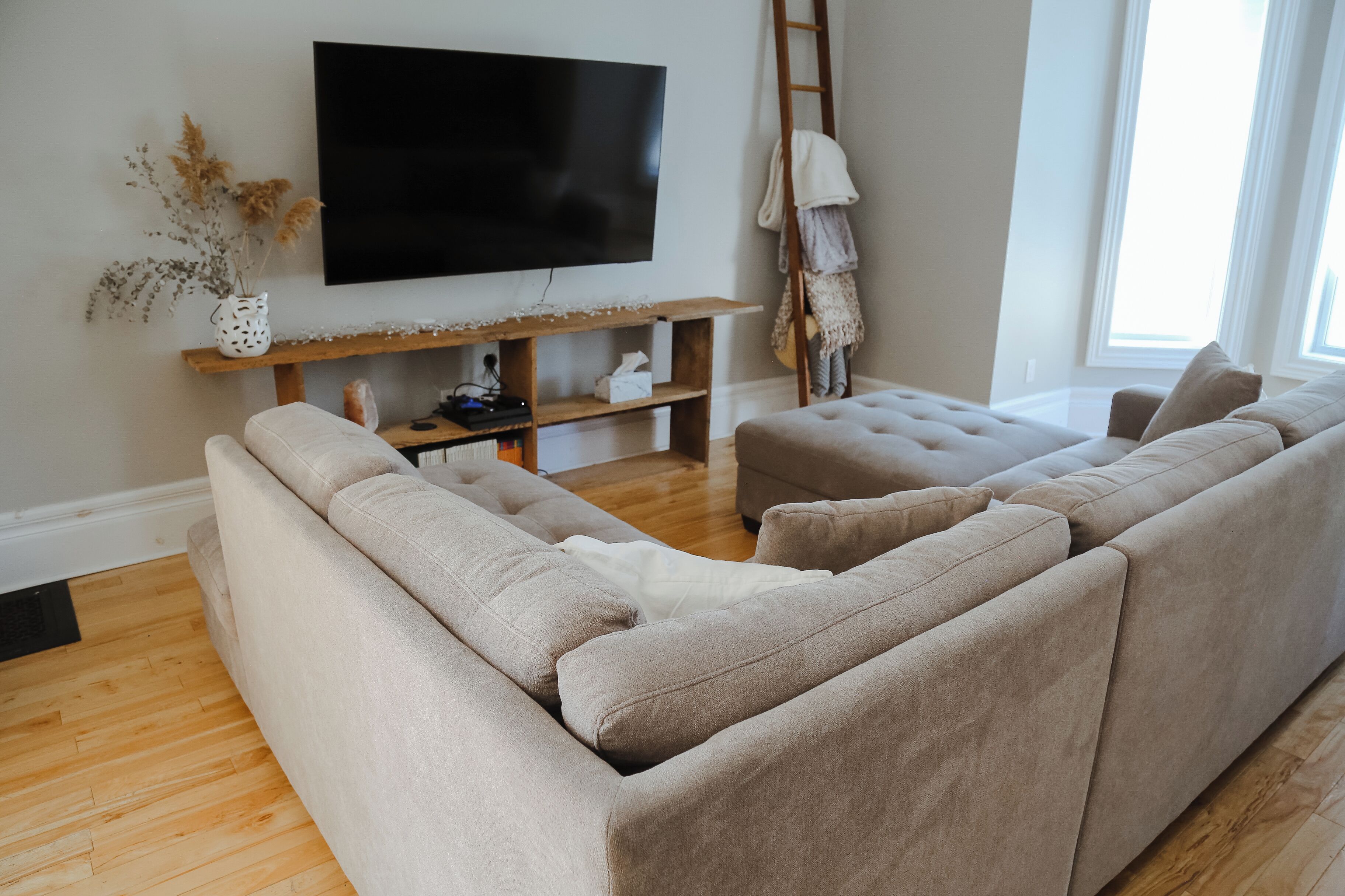 Smart TV, fireplace, video games, DVD player