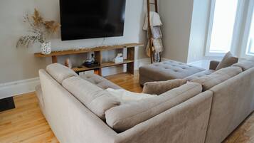 Smart TV, chimenea, videojuegos y reproductor de DVD