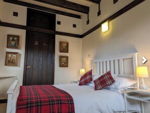 2 Schlafzimmer, Schreibtisch, Bügeleisen/Bügelbrett, WLAN