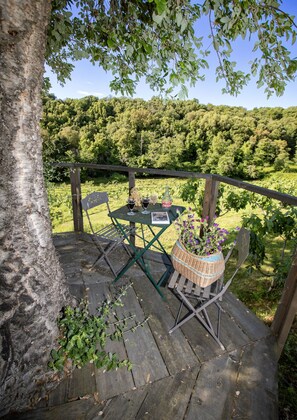 Outdoor dining - Villa les Granges Rated 5 Stars (Antisanti)