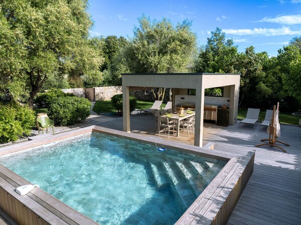 Piscine extérieure, piscine chauffée