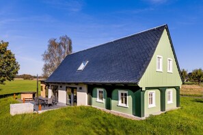 Exterior - Luxurious vacation home in the countryside in the Zittauer Gebirge Nature Park (Hainewalde)