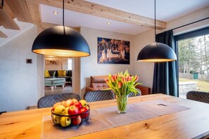 Dining - Luxurious vacation home in the countryside in the Zittauer Gebirge Nature Park (Hainewalde)