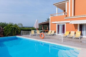 Villa, para fumadores | 5 habitaciones 