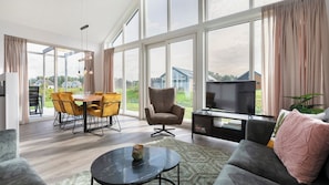Villa (Drentsche D) | Wohnzimmer | Fernseher