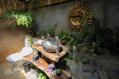 Malaya Lodge⎯ Romantic off grid cabin near Panama City