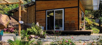 Malaya Lodge⎯ Romantic off grid cabin near Panama City
