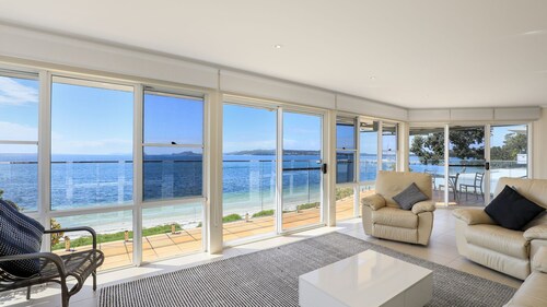 Villa Maris- Beachfront Bliss in Soldiers Point