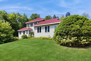 Exterior - Serene Hilltop Home with Breathtaking Mountain Views, Fireplace, and Wifi (Naples)