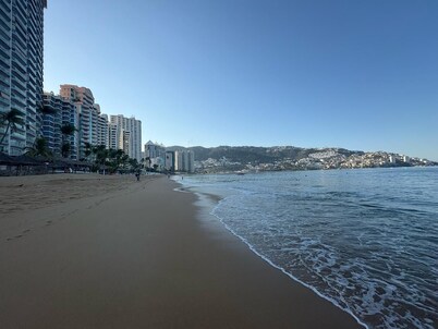 Beautiful view and charming apartment. 5 min from the beach.