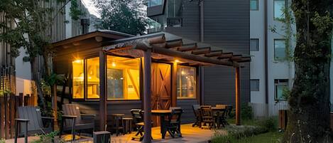 Apartment | Outdoor dining