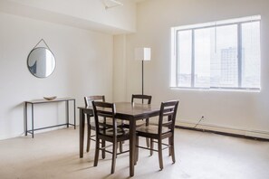 تناول الطعام