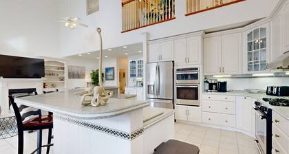 Spacious 5 bedroom, waterfront home w/grill, firepit, full kitchen & shared pool