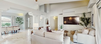 Luxury home w/ private pool & optional pool heat, rooftop patio & mountain views