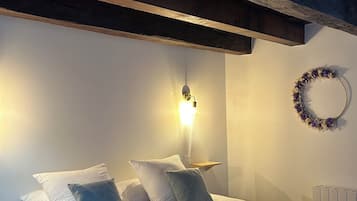 1 slaapkamer, een strijkplank/strijkijzer, wifi, beddengoed