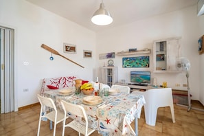 Standard Villa, 2 Bedrooms, Terrace (Dimora Del Mare Near The Sea) | Tempat makan