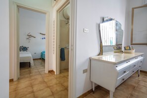 2 bedrooms, bed sheets