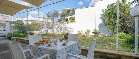 Standard-Villa, Mehrere Schlafzimmer (Dimora Del Mare Near The Sea) | Speisen im Freien
