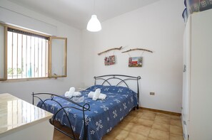 2 bedrooms, bed sheets - Dimora Del Mare Near The Sea (Porto Cesareo)