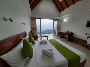 Decoración personalizada, muebles diferentes y escritorio 