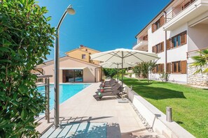 Pool - ORANGE - E&T apartments with a beautiful pool (Rabac)
