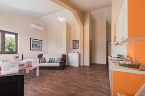 Interior - ORANGE - E&T apartments with a beautiful pool (Rabac)
