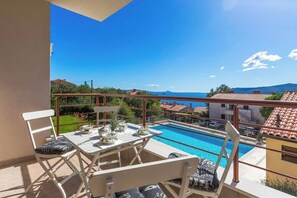 Outdoor dining - RED - E&T apartments with a beautiful pool (Rabac)