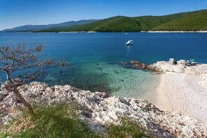 Beach - RED - E&T apartments with a beautiful pool (Rabac)